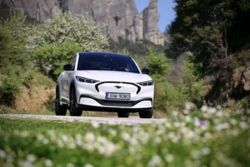 Με μια Mustang Mach E-x στα ίχνη μιας άλλης εποχής